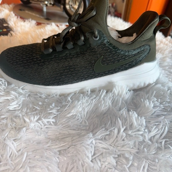 Men's Nike Rival Running Shoes Green And White Anthracite AA7400-300 US Size 8.5 - Picture 2 of 12
